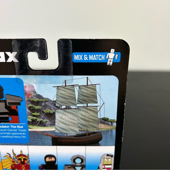 Roblox Tower Defense Simulator: The Riot Figure with Exclusive Virtual Item - Picture 9 of 14